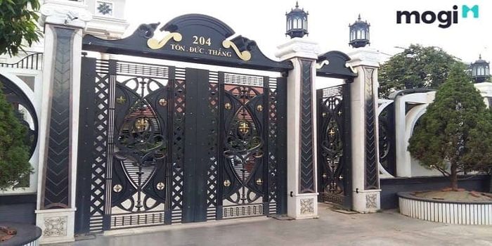 Trụ cổng bê tông đẹp mắt với thiết kế mang đậm ảnh hưởng phong cách Châu Âu