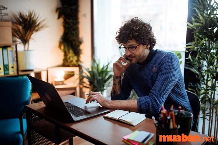 WFH là gì? Những điểm mạnh và hạn chế của mô hình làm việc từ xa cần biết.