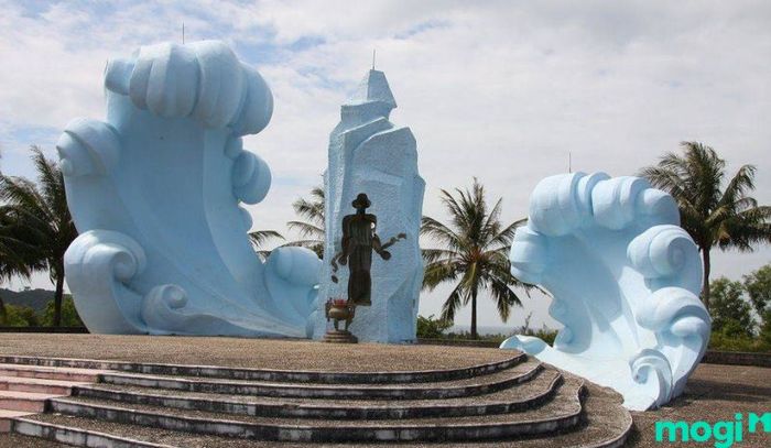 Đài tưởng niệm này thật sự rất đồ sộ và ấn tượng.