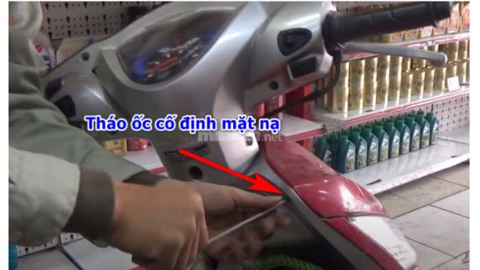 II. Cách thay bình ắc quy xe Vision nhanh chóng và hiệu quả