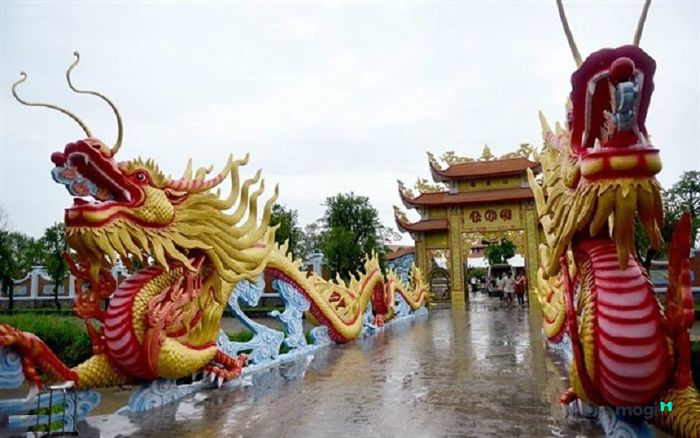 Nhà thờ Tổ của nghệ sỹ Hoài Linh.