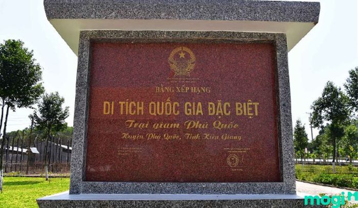 Từ năm 1955 trở đi, nhà tù Phú Quốc đã nằm dưới sự kiểm soát của Đế quốc Mỹ.