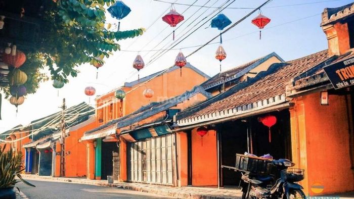 Kiến trúc phố cổ gây ấn tượng bởi sự cổ kính và đậm chất nghệ thuật – Nguồn: Internet