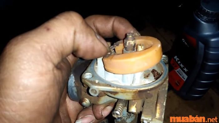 Nguyên nhân gây ra tình trạng xe bị rò rỉ xăng – Cối xe và Pontu bị mòn
