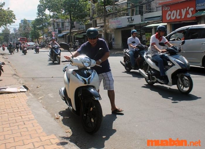 Nguyên nhân chính khiến xe đột ngột tắt máy thường là do bộ chế hòa khí gặp sự cố