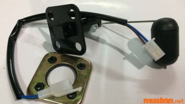 Nguyên nhân xe bị chảy xăng – Phao xăng bị kẹt