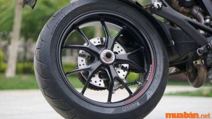 Hậu quả khi sử dụng lốp không đúng kích cỡ – vành xe nhỏ hơn lốp xe