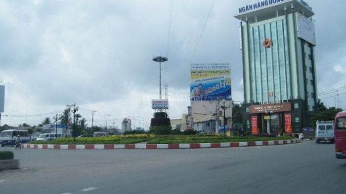 Các tuyến xe buýt di chuyển qua vòng xoay Trung Lương