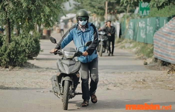 Nếu lọc xăng bị tắc, xe sẽ bị giật và chết máy, không thể khởi động lại