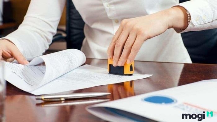 Bước 4. Ký kết hợp đồng công chứng để hoàn tất giao dịch