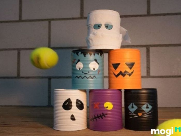Trò chơi Halloween này mang đến sự vui nhộn và thử thách cho người tham gia, rất thích hợp cho các bữa tiệc hoặc hoạt động ngoài trời trong dịp lễ.