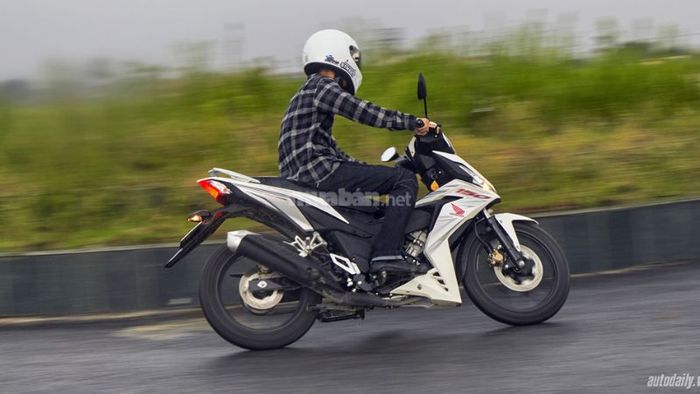 Honda Winner 150 sở hữu động cơ mạnh mẽ, vận hành ổn định, không rung lắc khi di chuyển ở tốc độ cao.