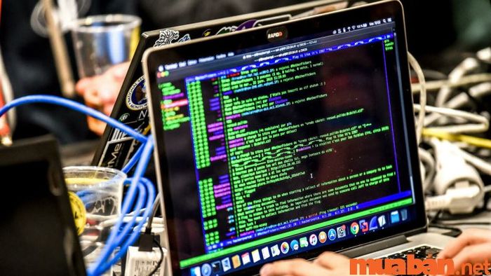 Rủi ro về bảo mật dữ liệu khi áp dụng ICT vào công ty là một trong những vấn đề cần được chú trọng để bảo vệ thông tin và đảm bảo sự an toàn của doanh nghiệp.