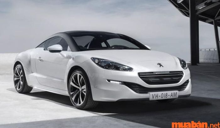 Peugeot RCZ là mẫu xe thể thao 2 chỗ ngồi nổi bật với thiết kế mạnh mẽ và cá tính, hiện đã có mặt tại hơn 85 quốc gia và đạt doanh số gần 70.000 chiếc. Xe được trang bị các tiện ích cao cấp như hệ thống loa JBL, mang đến âm thanh sống động cho người dùng, cùng mức tiêu hao nhiên liệu chỉ 7.3L/100km. Peugeot RCZ hiện chỉ có một đối thủ duy nhất trong phân khúc là Audi TT coupe.