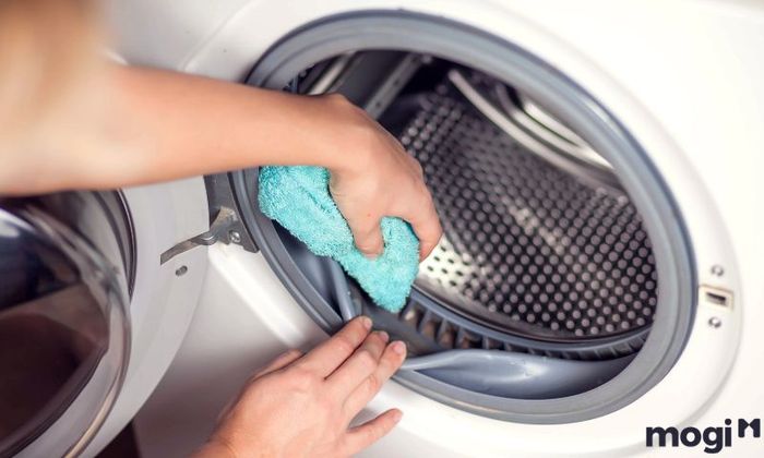Đừng quên vệ sinh máy giặt định kỳ để duy trì hiệu quả giặt giũ lâu dài.