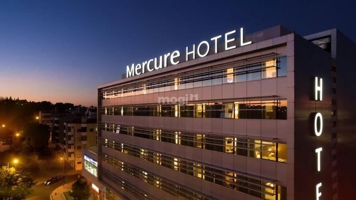 Tòa Mercure Hotel
