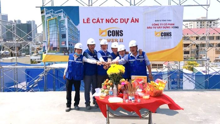 Chọn thời gian phù hợp để thực hiện văn khấn đổ mái nhà tầng 1 sao cho đúng phong thủy và mang lại may mắn.