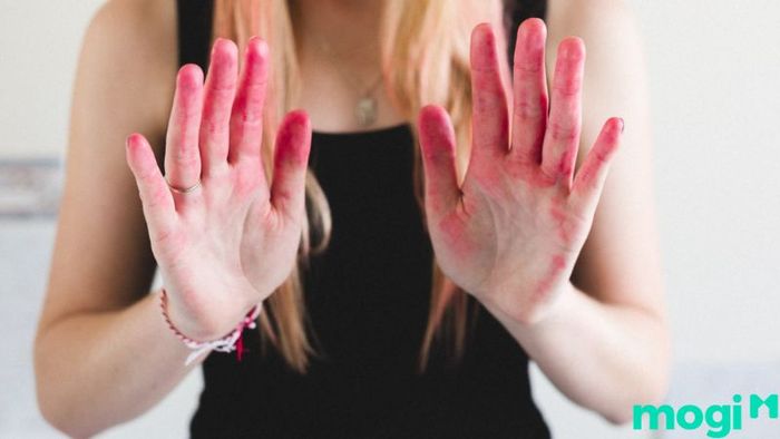 cách làm sạch thuốc nhuộm dính trên da