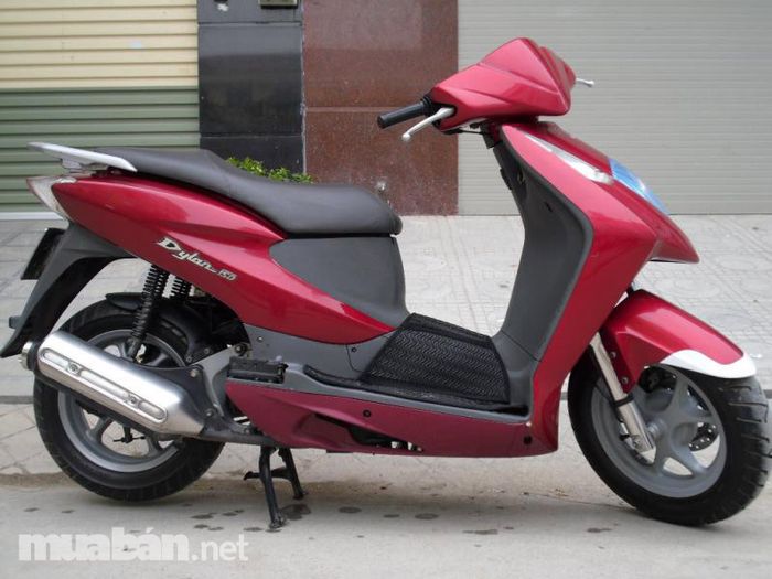 Dylan trang bị động cơ 4 kỳ, xi lanh đơn và hệ thống làm mát bằng dung dịch.