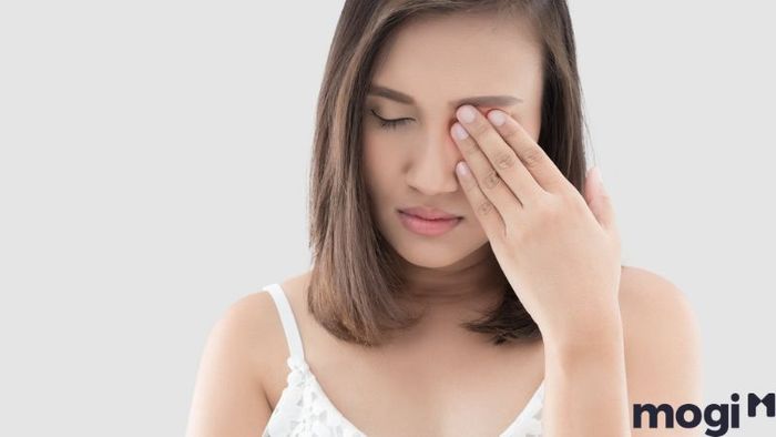 mắt trái bị khô
