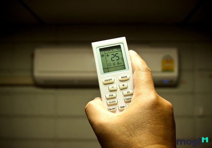 Để tiết kiệm điện khi sử dụng điều hòa, bạn nên điều chỉnh nhiệt độ ở mức 25 độ C.