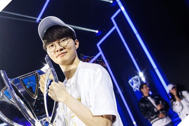 Faker trả lời phỏng vấn với sự khiêm tốn, đủ khiến nhiều người cảm thấy chạnh lòng.