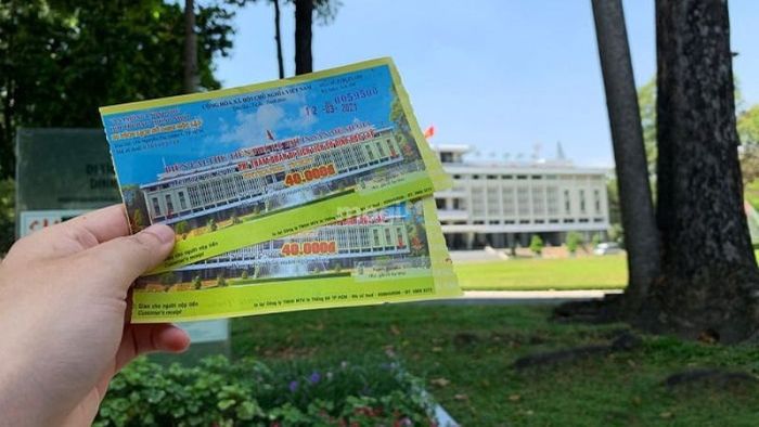 Giờ mở cửa Dinh Độc Lập là từ 8:00 đến 16:30 hàng ngày – Nguồn: Internet