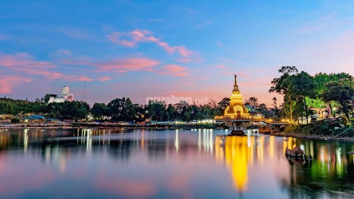 Khám phá tổng quan về Núi Cấm