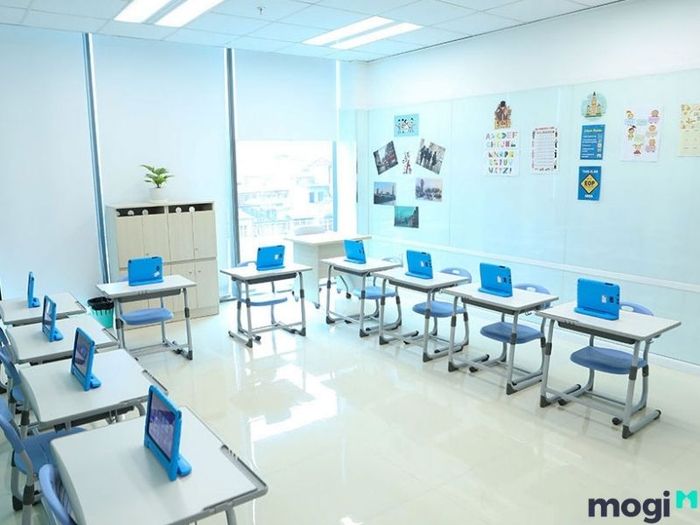 Mẫu thiết kế nội thất trung tâm Anh ngữ với gam màu lạnh