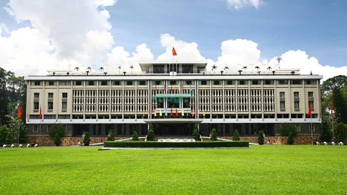 Kiến trúc bên ngoài Dinh Độc Lập chứa đựng nhiều thông điệp sâu sắc và độc đáo - Nguồn: Internet