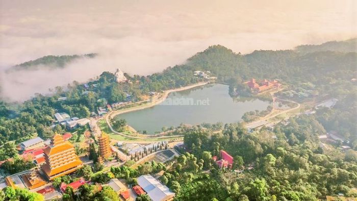 Thời điểm lý tưởng để khám phá Núi Cấm