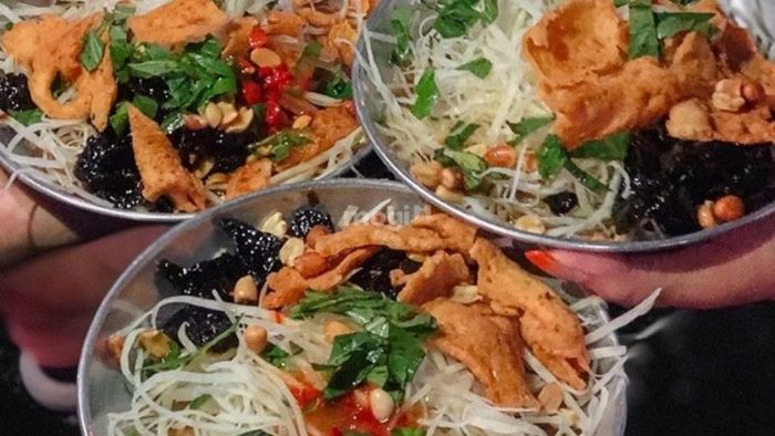 Ăn vặt quanh Hồ Con Rùa