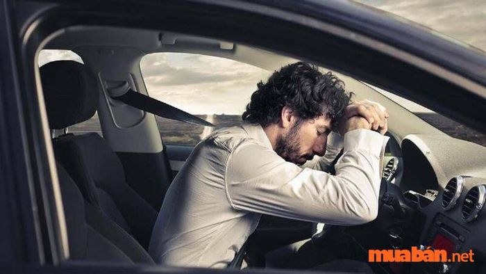 Chi phí sửa chữa khi xe không nổ máy sẽ phụ thuộc vào nguyên nhân và tình trạng cụ thể của xe, nhưng các khoản chi phí như thay bugi, củ đề hay bình ắc quy là những yếu tố cần cân nhắc.