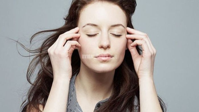 Massage mắt thường xuyên có thể giúp giảm thiểu hiện tượng giật mắt trái, giúp thư giãn cơ mắt và giảm căng thẳng.