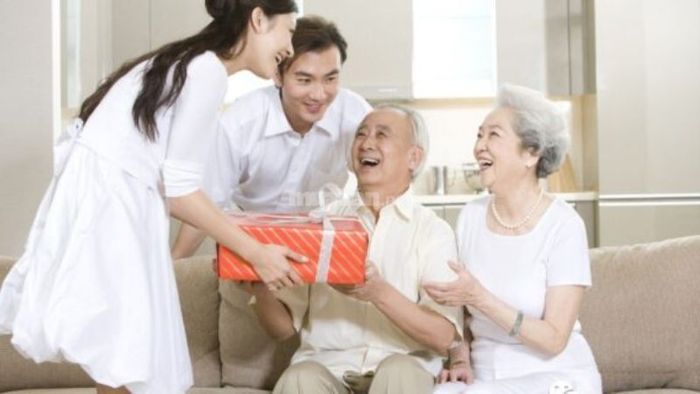 Giật mắt trái vào giờ Dậu báo hiệu có khách đến thăm nhà bạn.