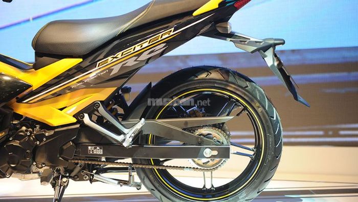 Thân xe mạnh mẽ với những đường cong kéo dài ấn tượng