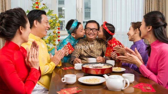 Mùng 1 Tết Nguyên Đán là ngày đặc biệt quan trọng trong phong tục Tết của người Việt