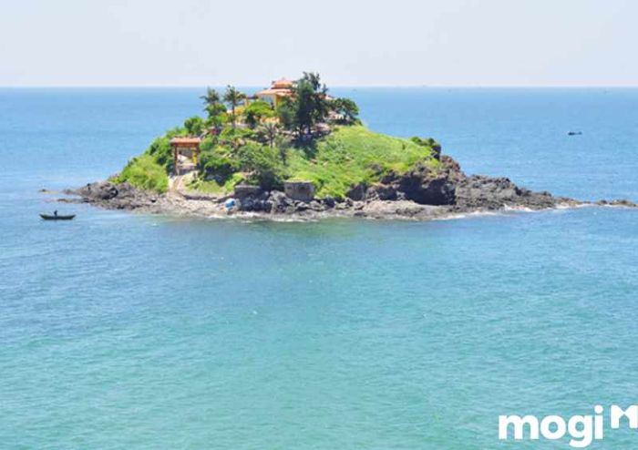 Hòn Bà Vũng Tàu nằm tại Bãi Sau, thuộc thành phố Vũng Tàu