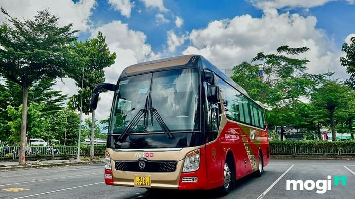 Nếu bạn muốn tận hưởng thời gian thư giãn và nghỉ ngơi nhiều hơn, xe khách là sự lựa chọn phù hợp.