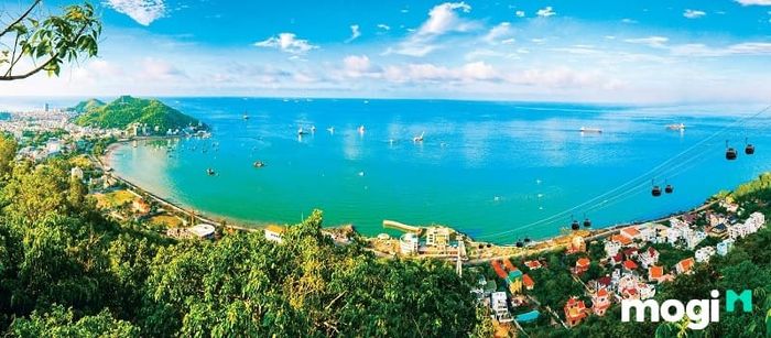 Mùa hè, đặc biệt là từ tháng 5 đến tháng 9, là thời điểm tuyệt vời để ghé thăm khu du lịch Hồ Mây.