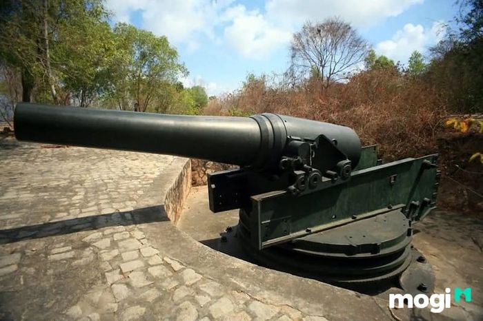 Pháo đài cổ tại đây là một di tích lịch sử quan trọng, chứng kiến nhiều sự kiện lớn của dân tộc trong các cuộc chiến tranh chống ngoại xâm.