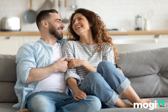 Sao Lưu Niên Văn Tinh khi ở cung Phu Thê sẽ mang đến một mối quan hệ gia đình hòa hợp và vợ/chồng có học thức cao, tài năng, thành công trong công việc.