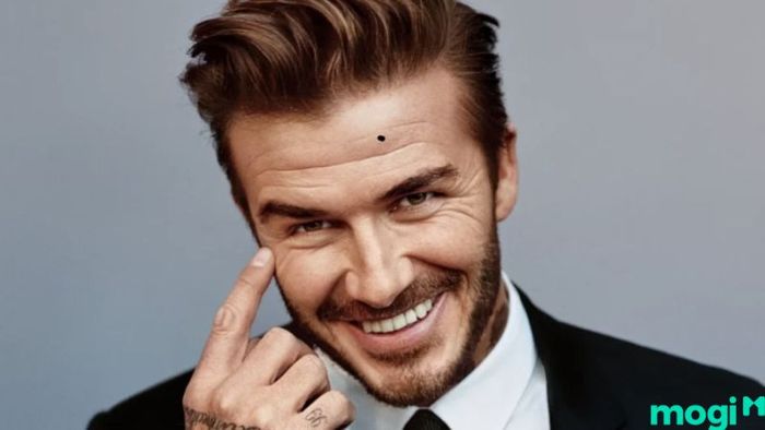 nốt ruồi trên trán