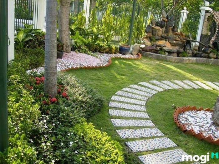 Lối đi vào nhà từ cổng