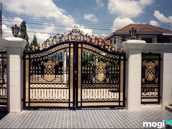 Lối đi từ cổng vào nhà