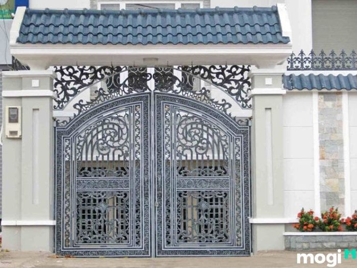 Lối đi từ cổng vào nhà