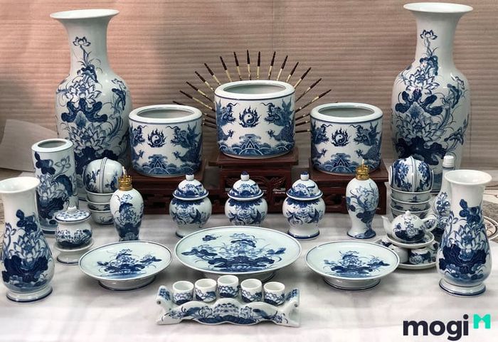 Nguyên tắc sử dụng và cách bày trí bát hương trên bàn thờ
