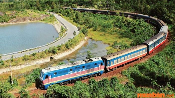 Di chuyển bằng tàu hỏa đến Hà Nội
