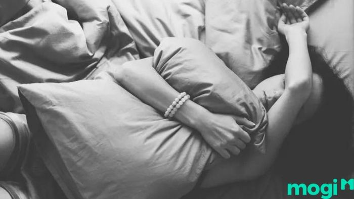 Giấc mơ về người yêu cũ thường là một dấu hiệu cần phải suy ngẫm về những điều chưa được giải quyết trong quá khứ.