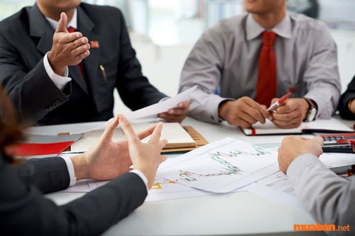 Kiểm soát viên là gì? Tìm hiểu về ban kiểm soát trong công ty và chức năng của họ.